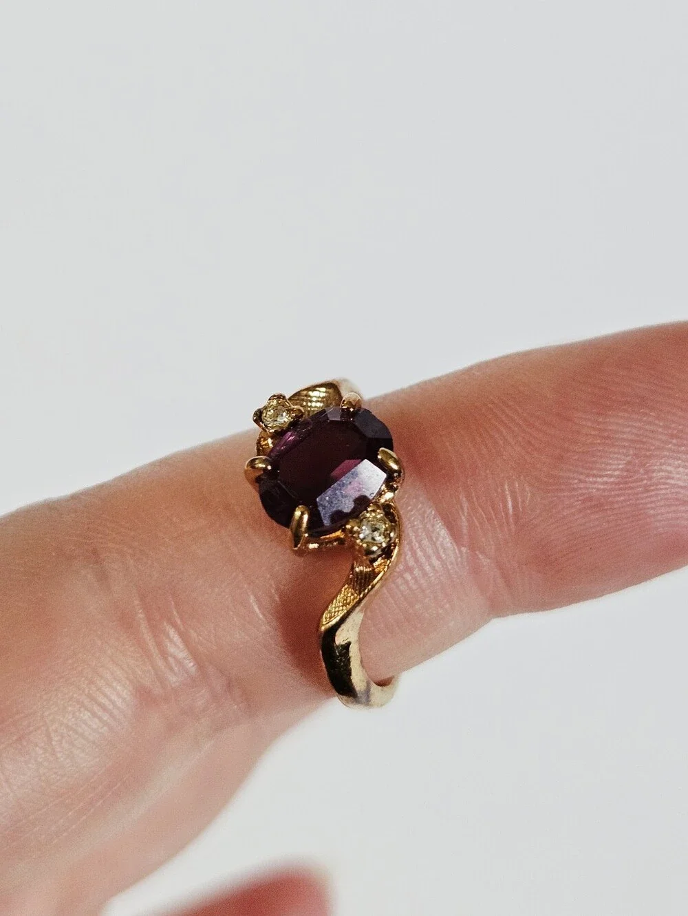 Vintage 14k G.E. Amethyst Stone Oval Gold Bypass Twist Band Triple Stone Ring 7